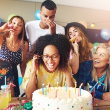 Decoración y accesorios para fiestas de cumpleaños