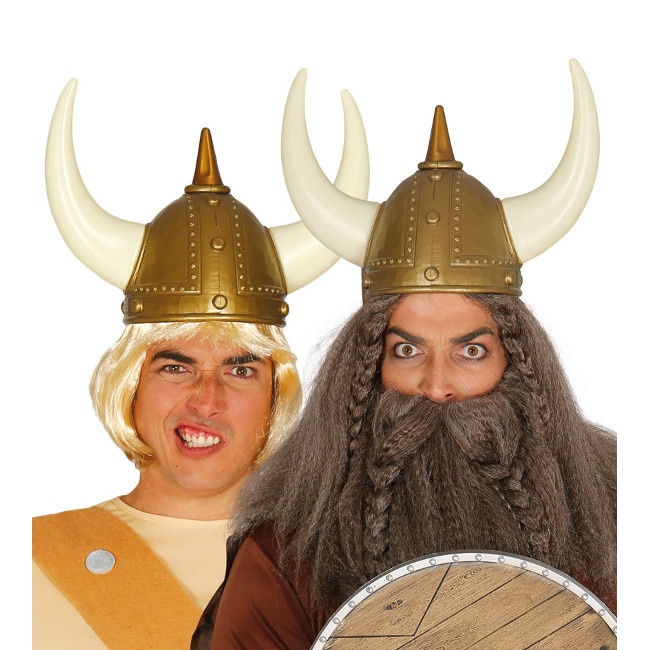Vista principal del casco de vikingo en stock