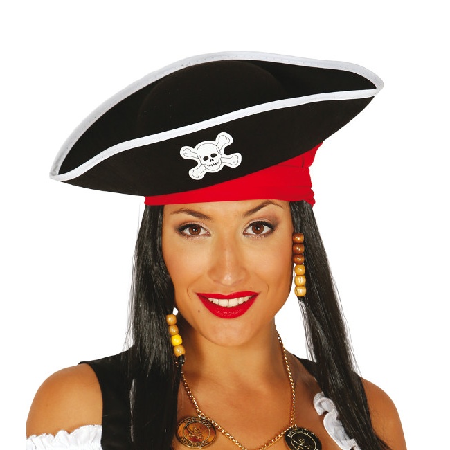 Vista frontal del sombrero pirata en stock