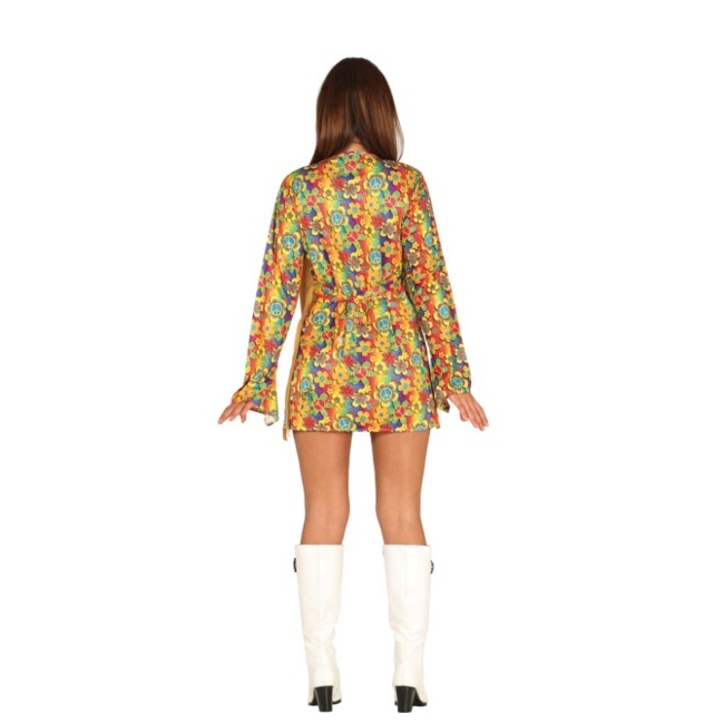 Foto lateral/trasera del modelo de hippie con flores corto