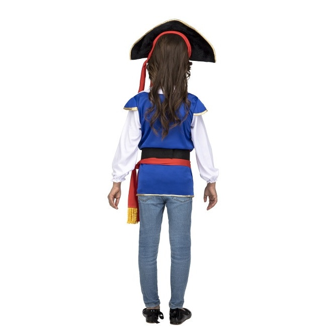 Foto lateral/trasera del modelo de pirata infantil
