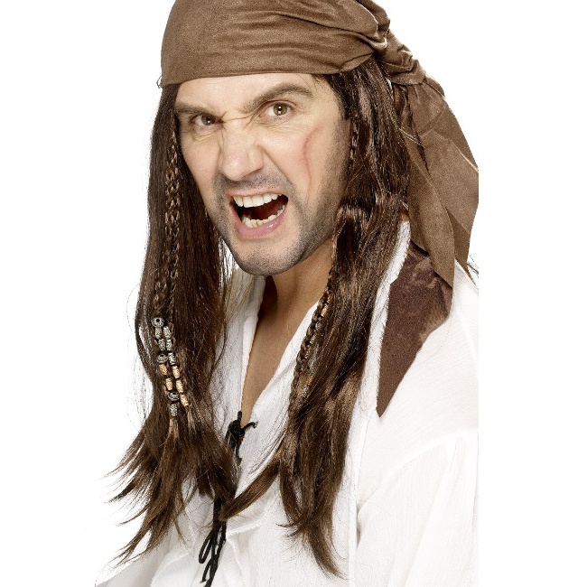 Vista frontal del peluca pirata en stock