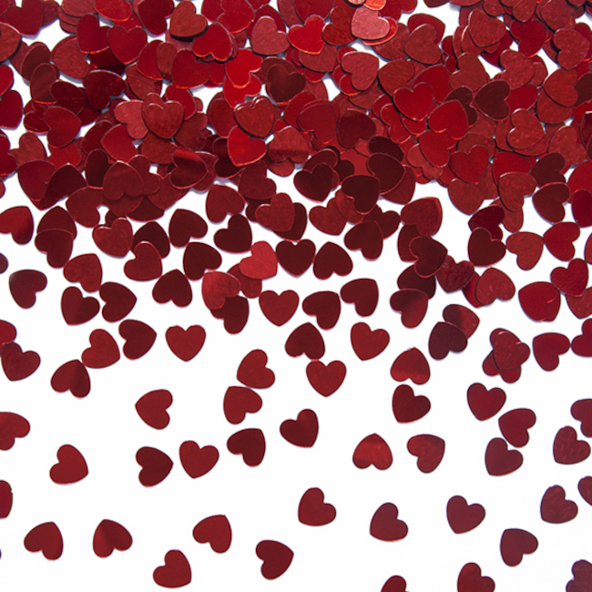 Vista frontal del confetti de corazones rojos mini de 30g en stock