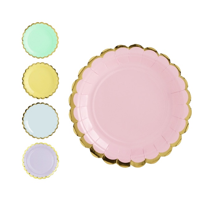 Vista frontal del platos en color aguamarina, amarillo, azul, lila y rosa