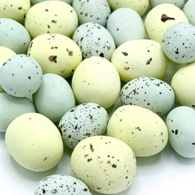 Vista principal del huevos de trufa rellenos de mazapan Mr. & Mrs. Bunny de 160 gr - Happy Sprinkles en stock