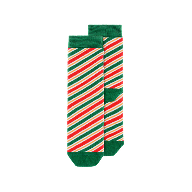 Vista frontal del calcetines infantiles a rayas navideños en stock