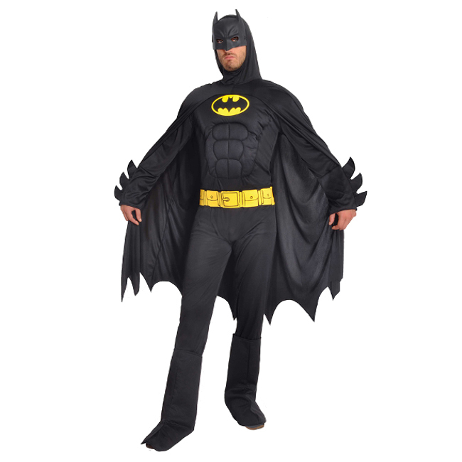 Vista frontal del disfraz de Batman musculoso disponible también en talla XL