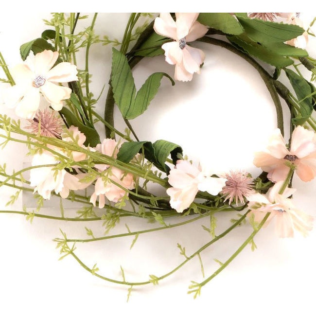 Foto detallada de corona decorativa para vela rosa de 20 cm