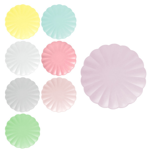 Vista frontal del platos redondos compostables Meri de 18 cm - 8 unidades en color amarillo, azul, blanco, fucsia, gris, lila, rosa y verde