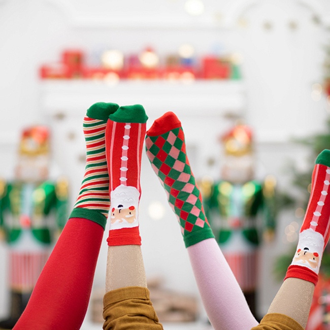 Foto detallada de calcetines infantiles de rombos navideños