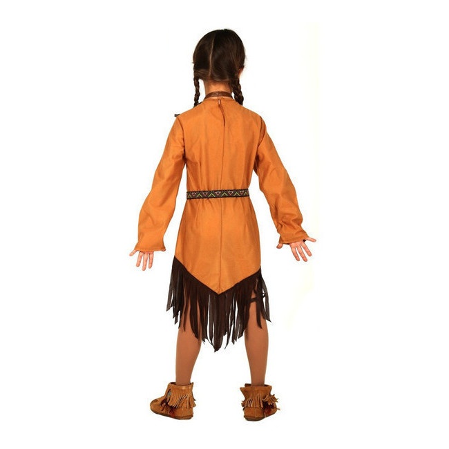 Foto lateral/trasera del modelo de indio nativo americano