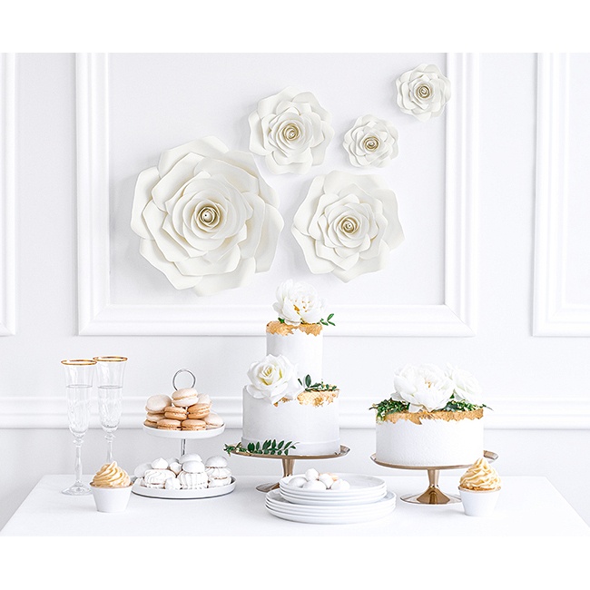 Foto detallada de flores decorativas de papel blancas - 5 unidades