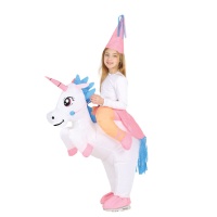 Disfraz de princesa a hombros de unicornio