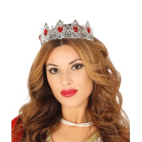 Tiara plateada con joyas rojas