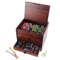 Mueble de madera con 120 madejas de hilo Mouliné - DMC