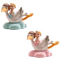 Figura para tarta de bautizo de cigüeña volando con bebé - 9 cm