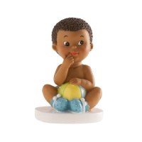 Figura para tarta de bautizo con bebé moreno con pelota - 10 cm