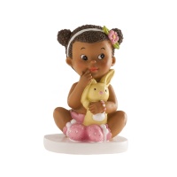 Figura para tarta de bautizo con bebé morena con conejito - 10 cm