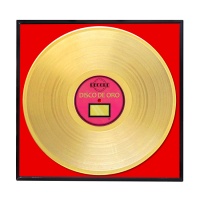 Marco con Disco de oro al mejor con etiquetas