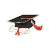 Pin de graduación con birrete y diploma