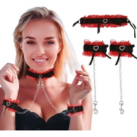 Gargantilla y muñequeras con cadenas