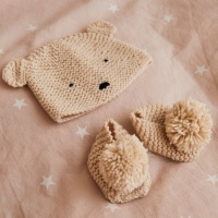 Kit de tricot con caja regalo - Gorrito y patucos para bebé de oso - DMC