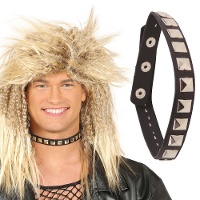 Collar negro con tachuelas