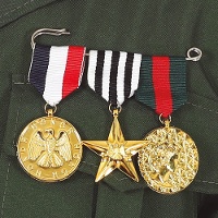 Imperdible con 3 medallas militares
