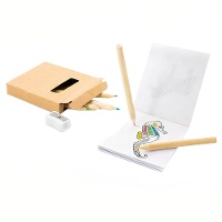 Libreta para colorear con lápices de colores