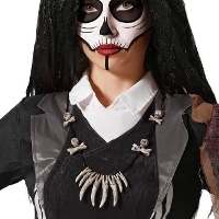 Collar de calaveras y dientes