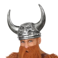 Casco de vikingo plateado con cuernos