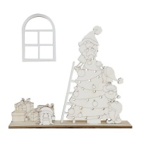 Figura de madera de escena navideña con árbol, regalos y gnomos de 24 x 20,5 x 6,5 cm - Artis decor