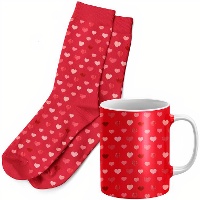 Set de regalo de taza y calcetines de corazones