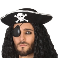 Sombrero pirata con calavera cruzada