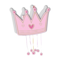 Piñata en forma de corona rosa