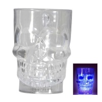 Jarra de cerveza de calavera con luz