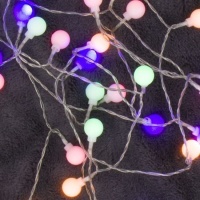 Guirnalda con luces led multicolor a pilas - 5,2 m