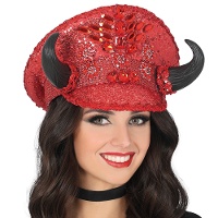 Gorra de policía rojo con pedrería y cuernos