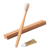 Cepillo de dientes de bambú con pasta