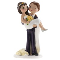 Figura para tarta de boda de novio guiñando y con la novia en brazos de 16 cm