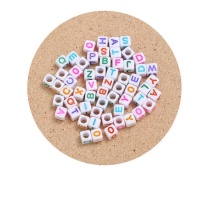 Cuentas blancas de letras de 0,50 cm - 60 unidades