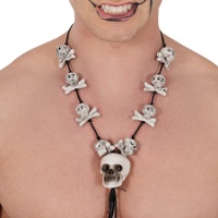 Collar de calaveras y huesos