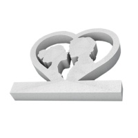 Figura de corcho silueta novios con marco de corazón de 25 x 30 cm