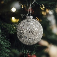Adorno de Silver Christmas bola de 8 cm - 12 unidades