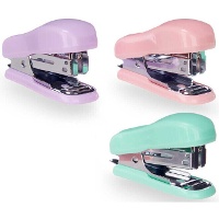 Grapadora de colores surtidos con 500 grapas - 1 unidad