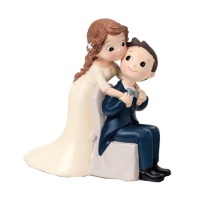 Figura para tarta de novios con novio sentado de 14 cm