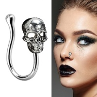Piercing de calavera metálico