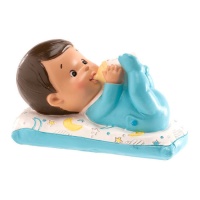 Figura para tarta de bautizo de bebé tomando el biberón azul de 10 x 6 cm