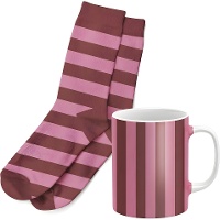 Set de regalo de taza y calcetines de rayas burdeos