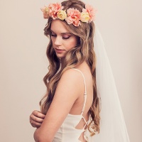 Corona de flores rosas con velo de 17 cm - PartyDeco